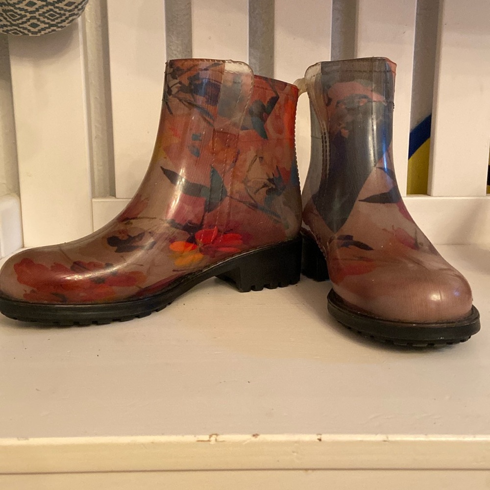 Nicole Miller floral rainboots size 6